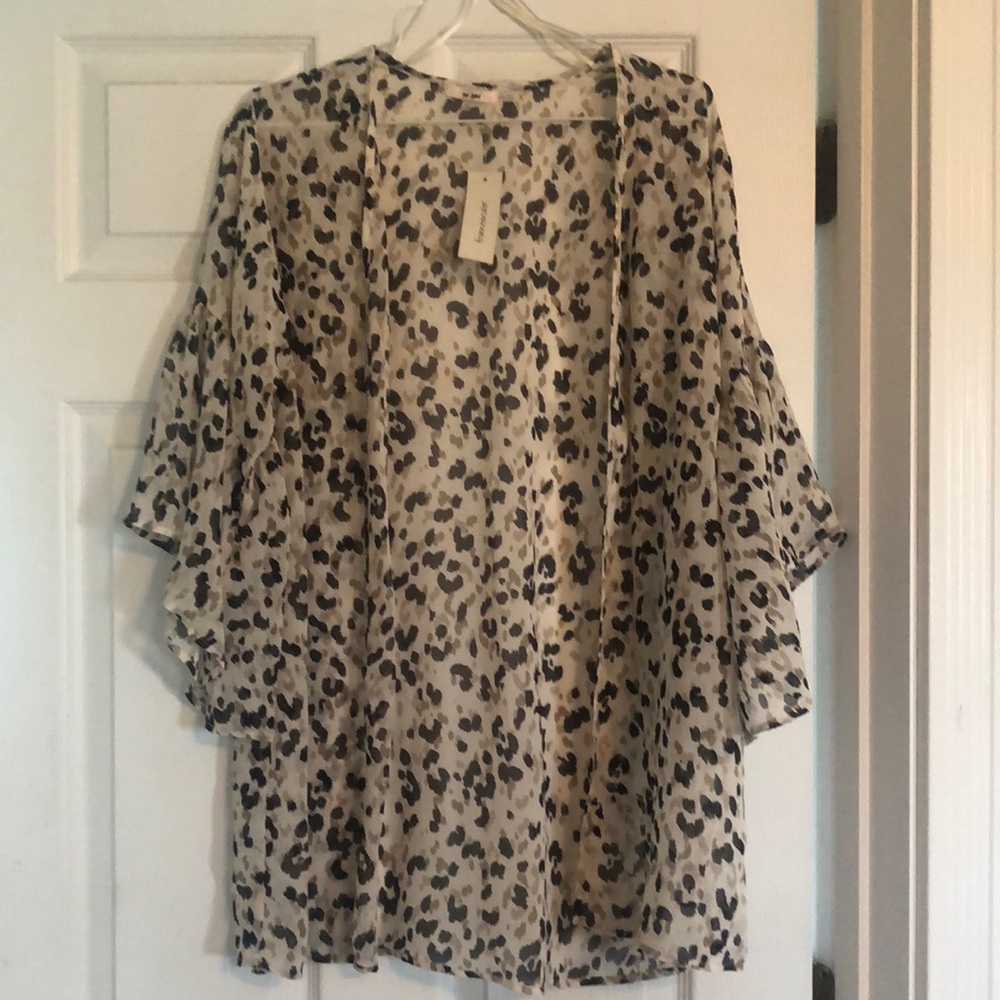 Mi Ami by Francesca’s sheer animal print wrap one size